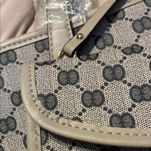 Beige and Black Tote Bag with wristlet - Picture 5 of 6